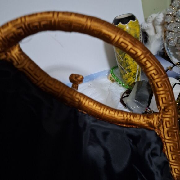 A Red Satin Japanese Style Women's Handbag Oriental Floral Motif Kimono Clutch - Picture 6 of 8